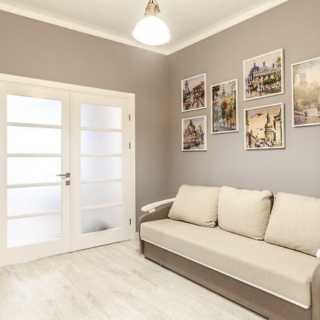 Modern Rus Apartment ลวีฟ ภายนอก รูปภาพ