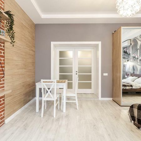 Modern Rus Apartment ลวีฟ ภายนอก รูปภาพ