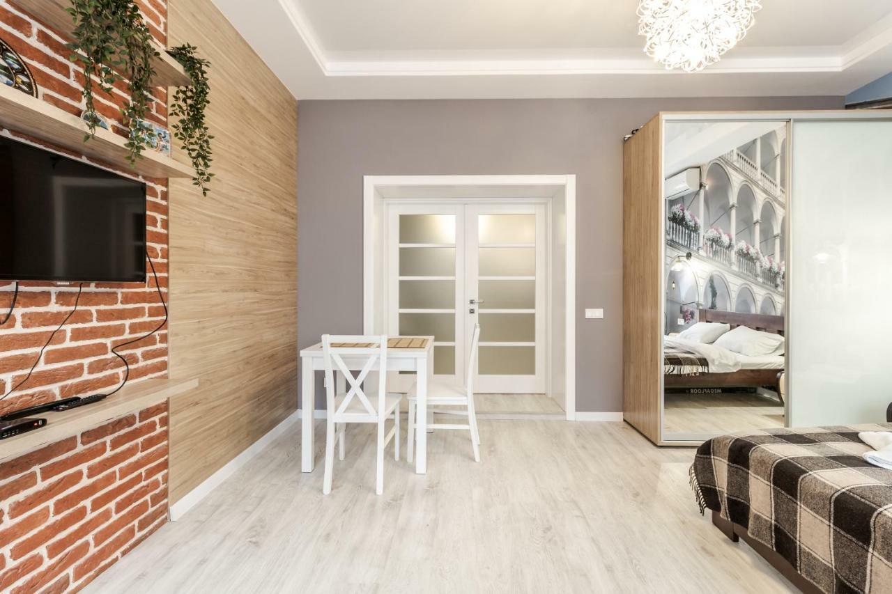 Modern Rus Apartment ลวีฟ ภายนอก รูปภาพ